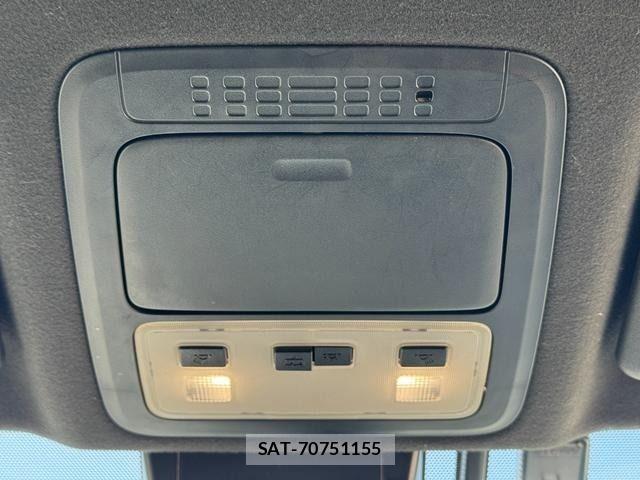 Toyota VOXY HYBRID 2021-04 7272885-28