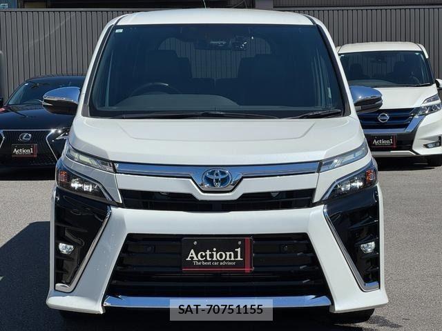 Toyota VOXY HYBRID 2021-04 7272885-2
