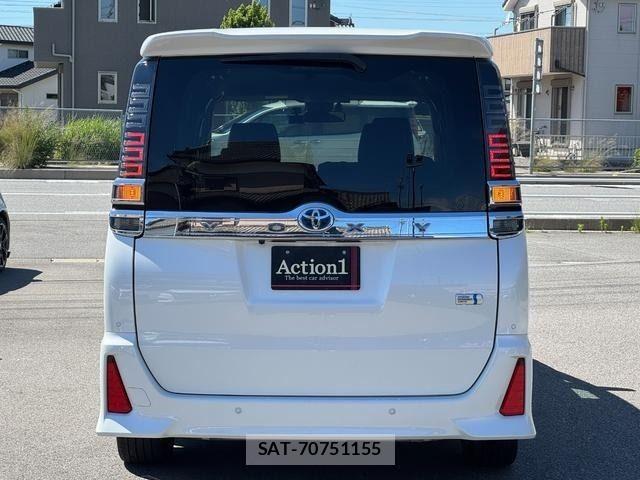 Toyota VOXY HYBRID 2021-04 7272885-4