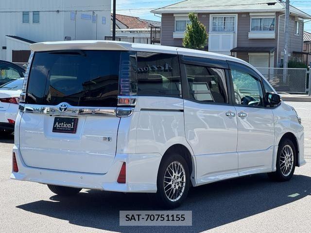 Toyota VOXY HYBRID 2021-04 7272885-5