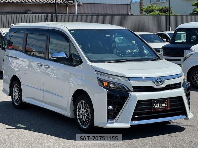Toyota VOXY HYBRID 2021-04 7272885-6