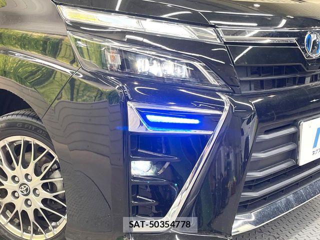 Toyota VOXY HYBRID 2018-01 7273255-13