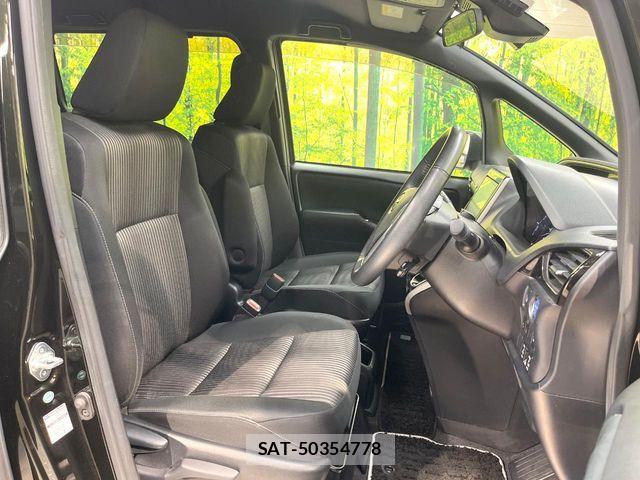 Toyota VOXY HYBRID 2018-01 7273255-7