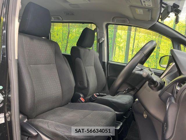 Toyota VOXY HYBRID 2015-07 7331157-7