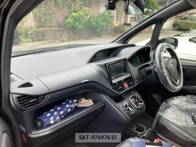 Toyota VOXY HYBRID 2014-04 7331159-12