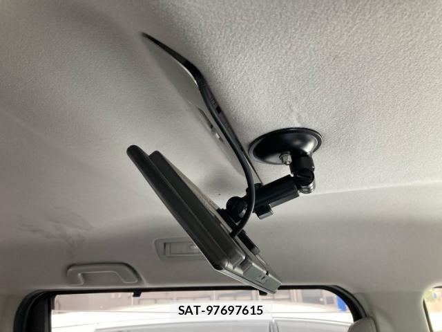 Toyota VOXY HYBRID 2014-04 7331159-17