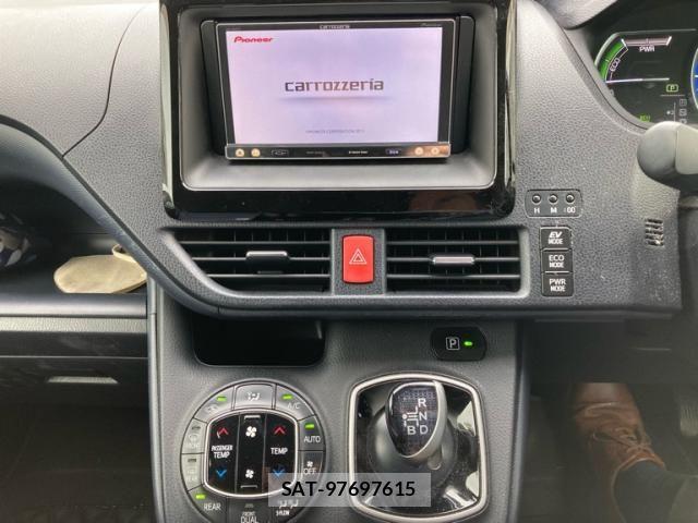 Toyota VOXY HYBRID 2014-04 7331159-18