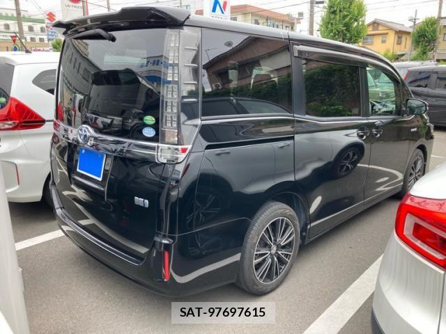 Toyota VOXY HYBRID 2014-04 7331159-3