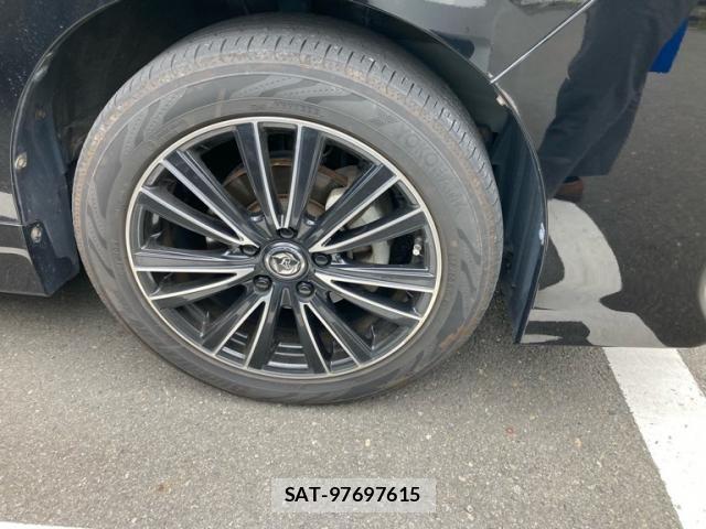 Toyota VOXY HYBRID 2014-04 7331159-5