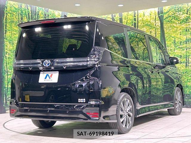 Toyota VOXY HYBRID 2024-03 7331133-16