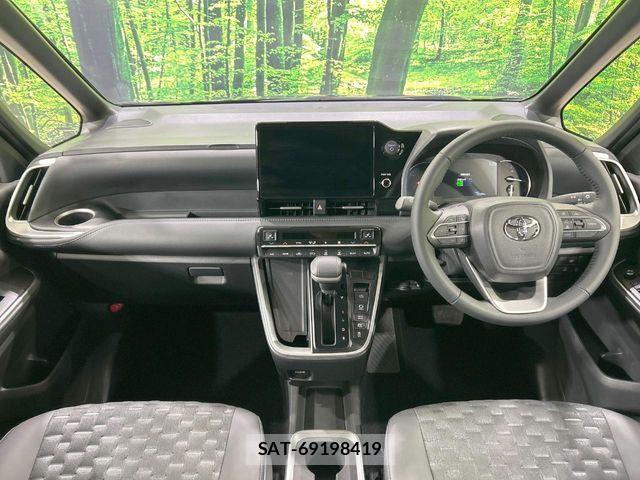 Toyota VOXY HYBRID 2024-03 7331133-1