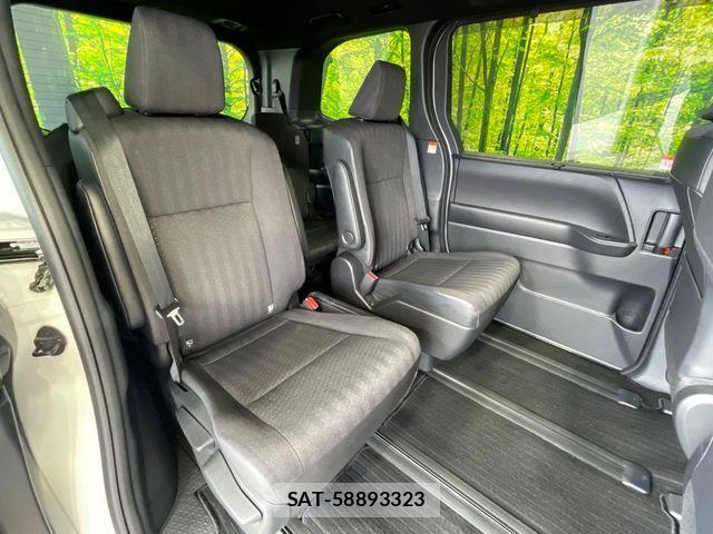 Toyota VOXY HYBRID 2023-02 7331147-9