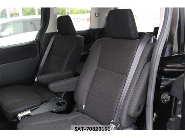 Toyota VOXY HYBRID 2015-03 7331156-29