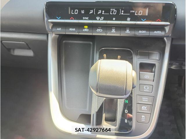 Toyota VOXY HYBRID 2023-05 7331145-13