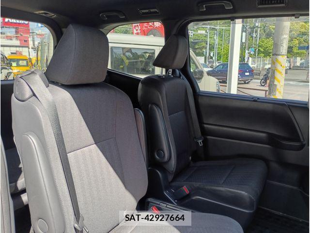 Toyota VOXY HYBRID 2023-05 7331145-15