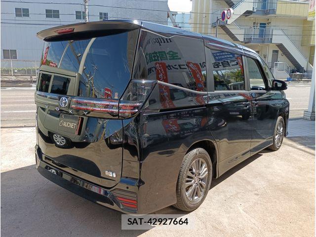Toyota VOXY HYBRID 2023-05 7331145-1
