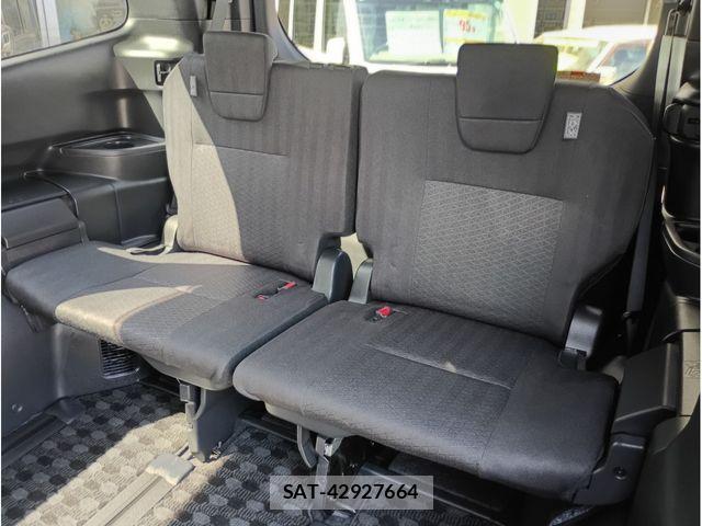 Toyota VOXY HYBRID 2023-05 7331145-19