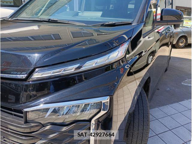 Toyota VOXY HYBRID 2023-05 7331145-2