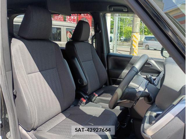 Toyota VOXY HYBRID 2023-05 7331145-4