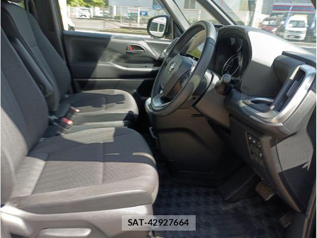 Toyota VOXY HYBRID 2023-05 7331145-5