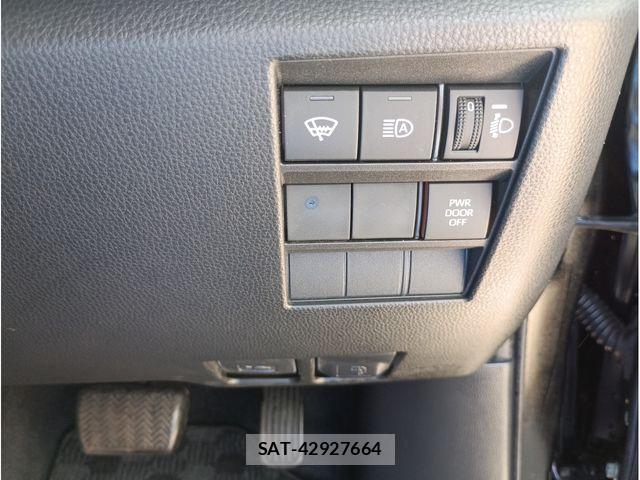 Toyota VOXY HYBRID 2023-05 7331145-7