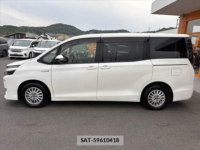 Toyota VOXY HYBRID 2014-07 7331162-11