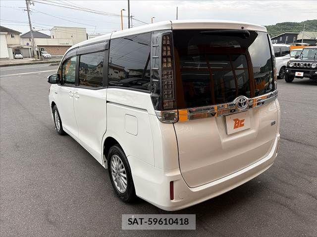 Toyota VOXY HYBRID 2014-07 7331162-12