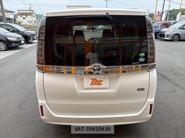 Toyota VOXY HYBRID 2014-07 7331162-13