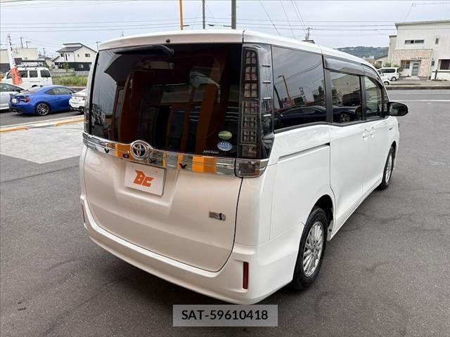 Toyota VOXY HYBRID 2014-07 7331162-14