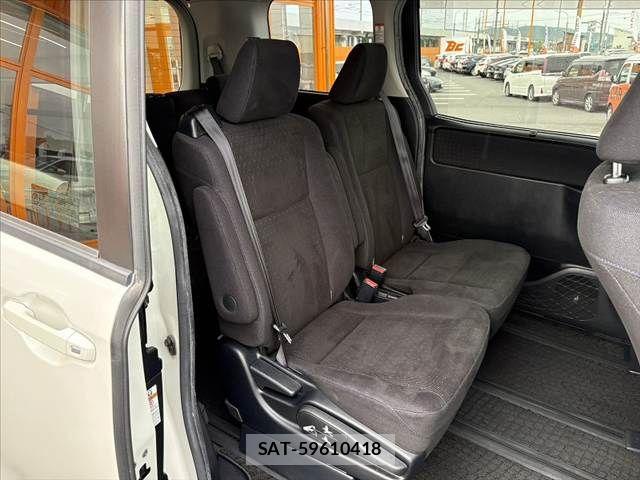 Toyota VOXY HYBRID 2014-07 7331162-16
