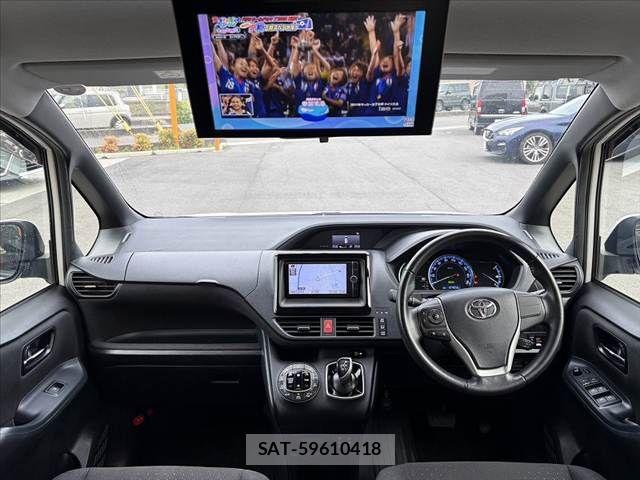 Toyota VOXY HYBRID 2014-07 7331162-1