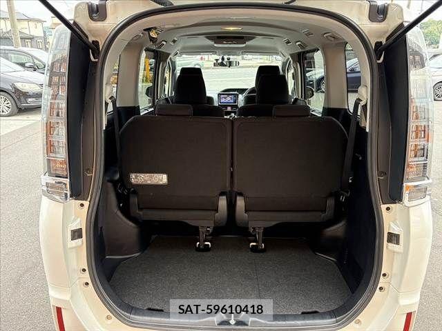 Toyota VOXY HYBRID 2014-07 7331162-20