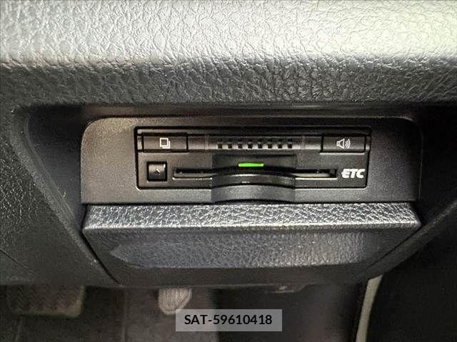 Toyota VOXY HYBRID 2014-07 7331162-23
