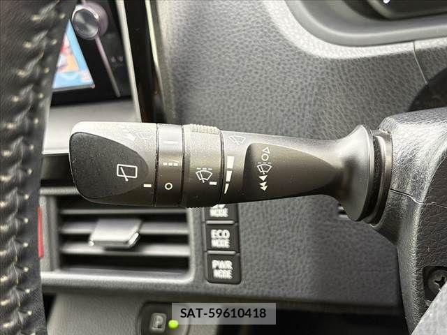 Toyota VOXY HYBRID 2014-07 7331162-26