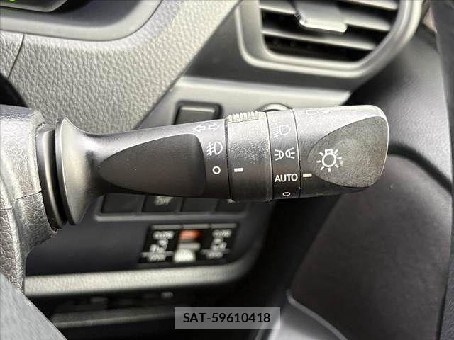 Toyota VOXY HYBRID 2014-07 7331162-27