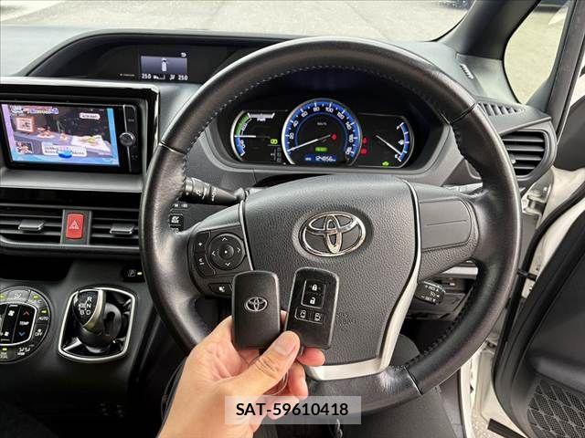 Toyota VOXY HYBRID 2014-07 7331162-29