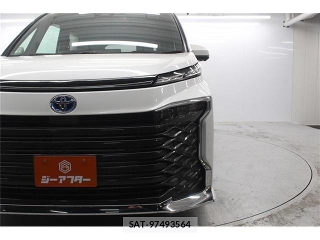 Toyota VOXY HYBRID 2022-03 7331148-13