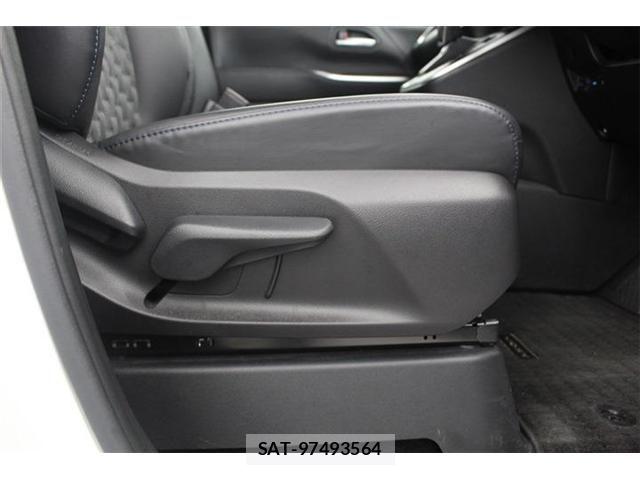 Toyota VOXY HYBRID 2022-03 7331148-27