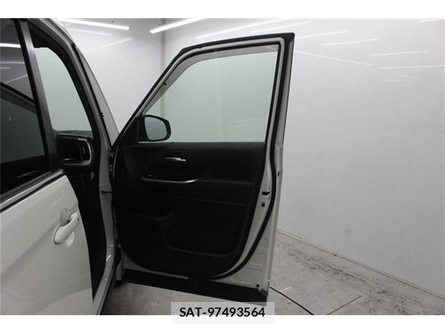 Toyota VOXY HYBRID 2022-03 7331148-29