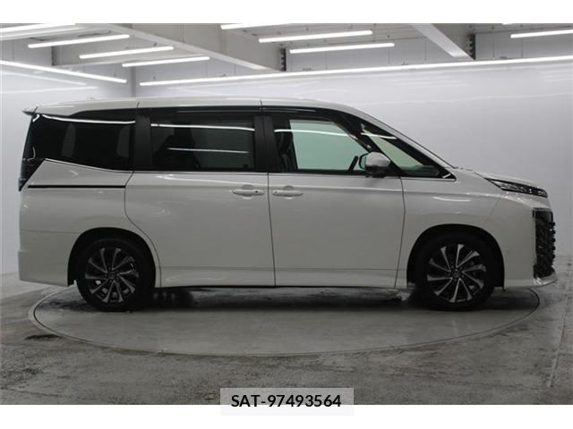 Toyota VOXY HYBRID 2022-03 7331148-3