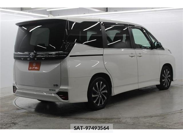 Toyota VOXY HYBRID 2022-03 7331148-4