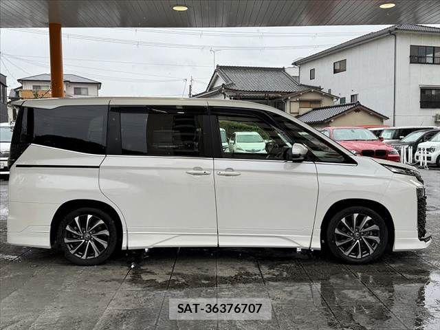 Toyota VOXY HYBRID 2023-06 7331132-9