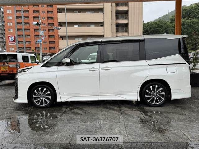 Toyota VOXY HYBRID 2023-06 7331132-10