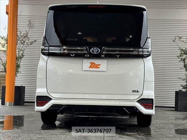 Toyota VOXY HYBRID 2023-06 7331132-12