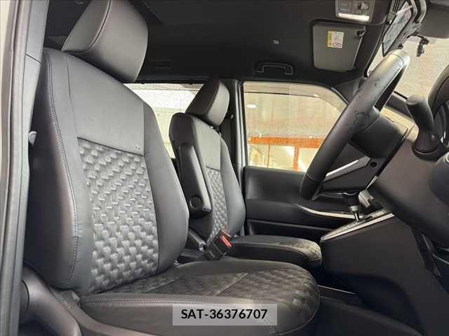 Toyota VOXY HYBRID 2023-06 7331132-14