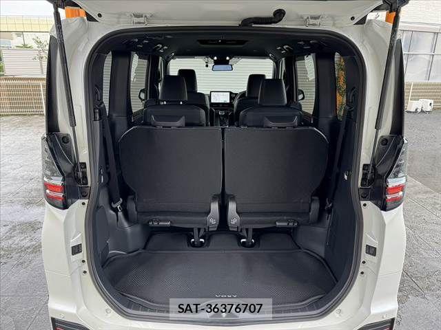 Toyota VOXY HYBRID 2023-06 7331132-18