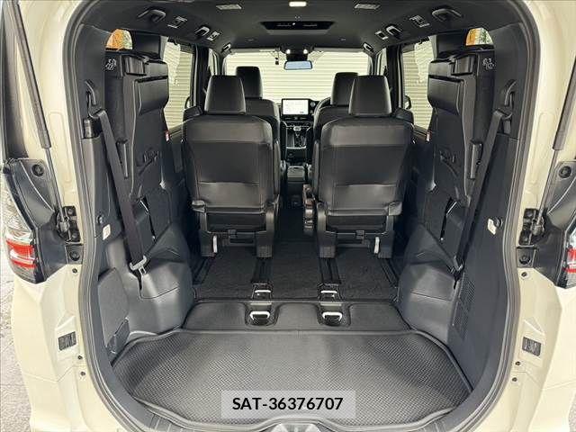 Toyota VOXY HYBRID 2023-06 7331132-19