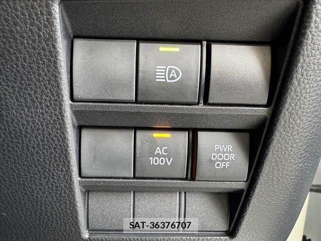 Toyota VOXY HYBRID 2023-06 7331132-27