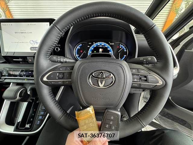 Toyota VOXY HYBRID 2023-06 7331132-6