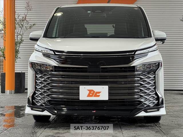Toyota VOXY HYBRID 2023-06 7331132-7